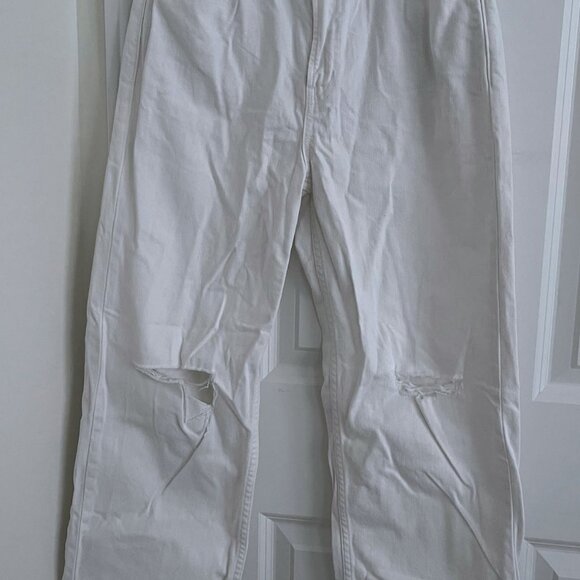 UNIQLO 🌠 White Distressed Jeans 🌠 - Picture 2 of 6